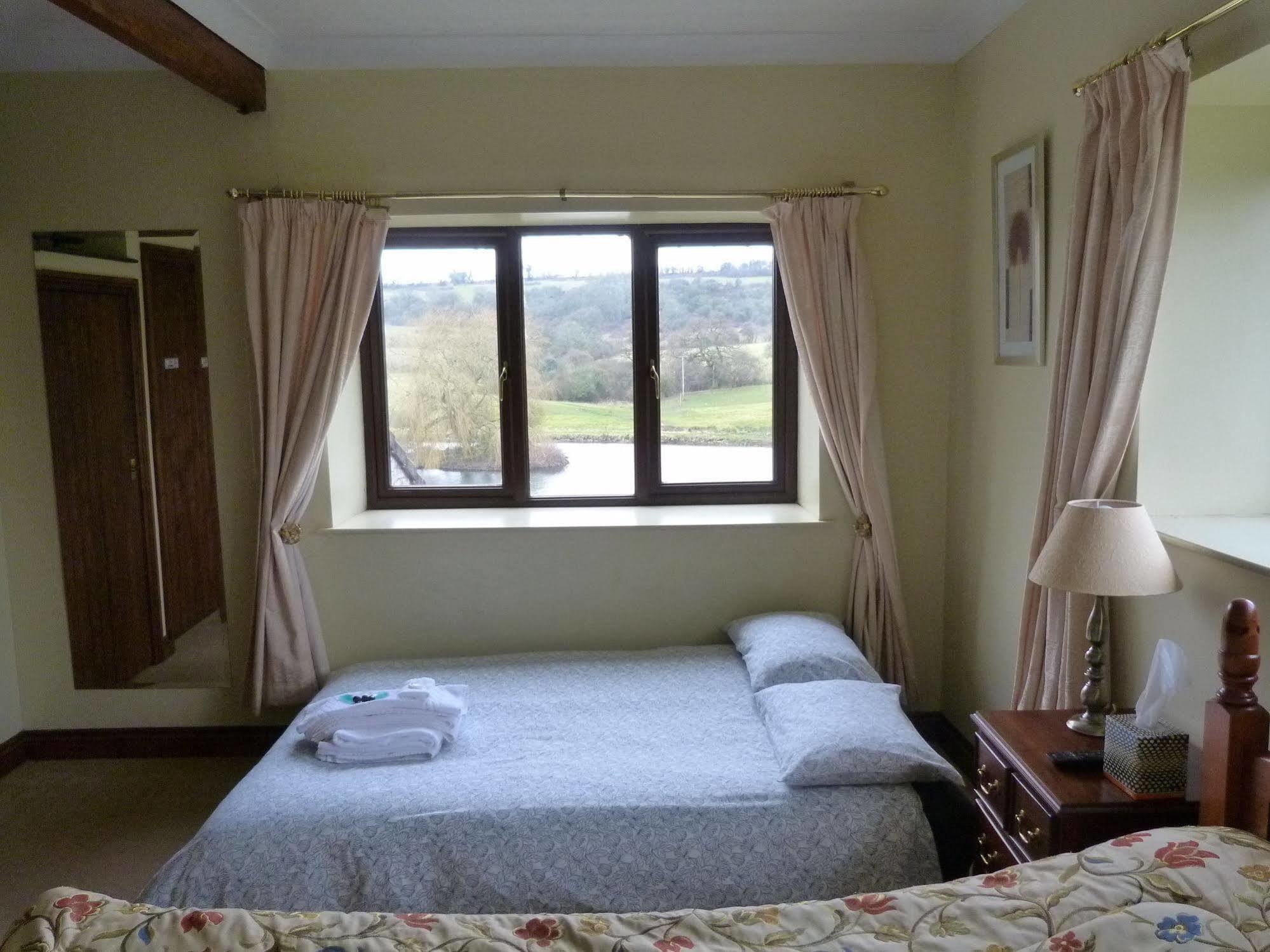 Cameley Lodge - Self Catering Temple Cloud Bagian luar foto
